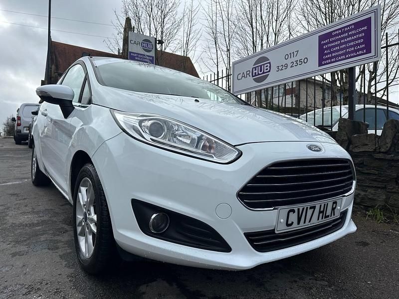 Used Ford Fiesta Zetec 82 HP (60 kW) 2017 White Hatchback