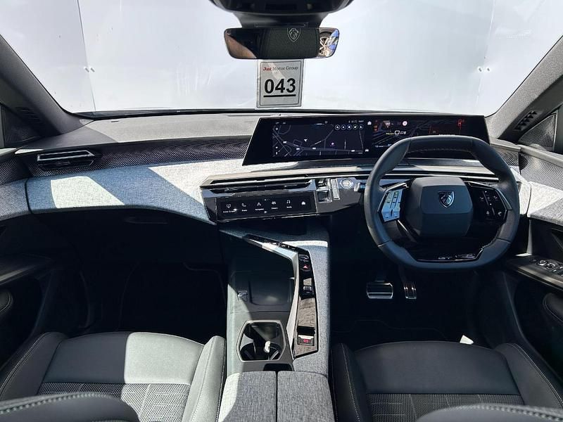 Used Peugeot e-3008 GT 152 kW (207 HP) 2025 Grey SUV