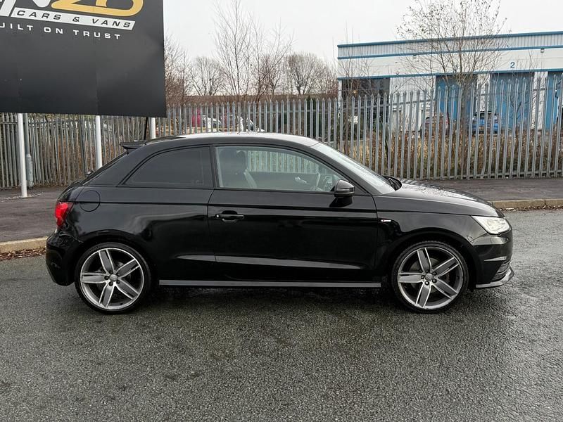 Usado Audi A1 S-Line 116 HP (85 kW) 2015 Preto Citadino