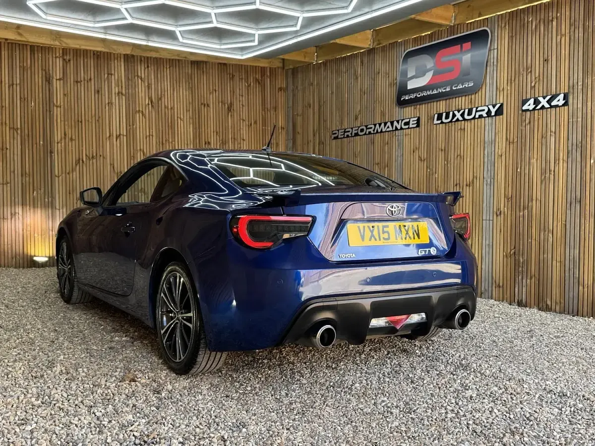 Used Toyota GT86 GT 197 HP (144 kW) 2015 Blue Coupe