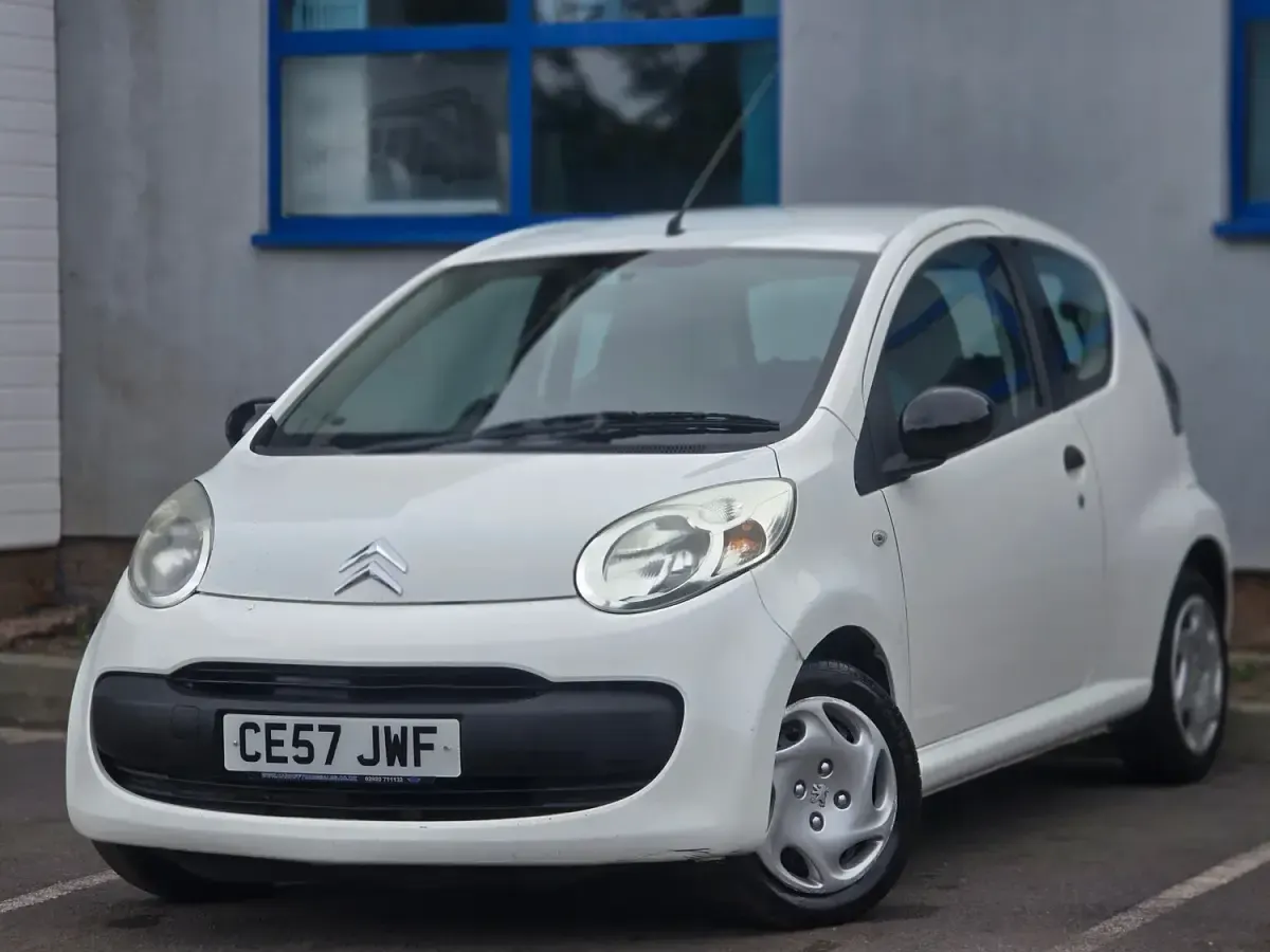 Used Citroën C1 68 HP (50 kW) 2007 White Hatchback