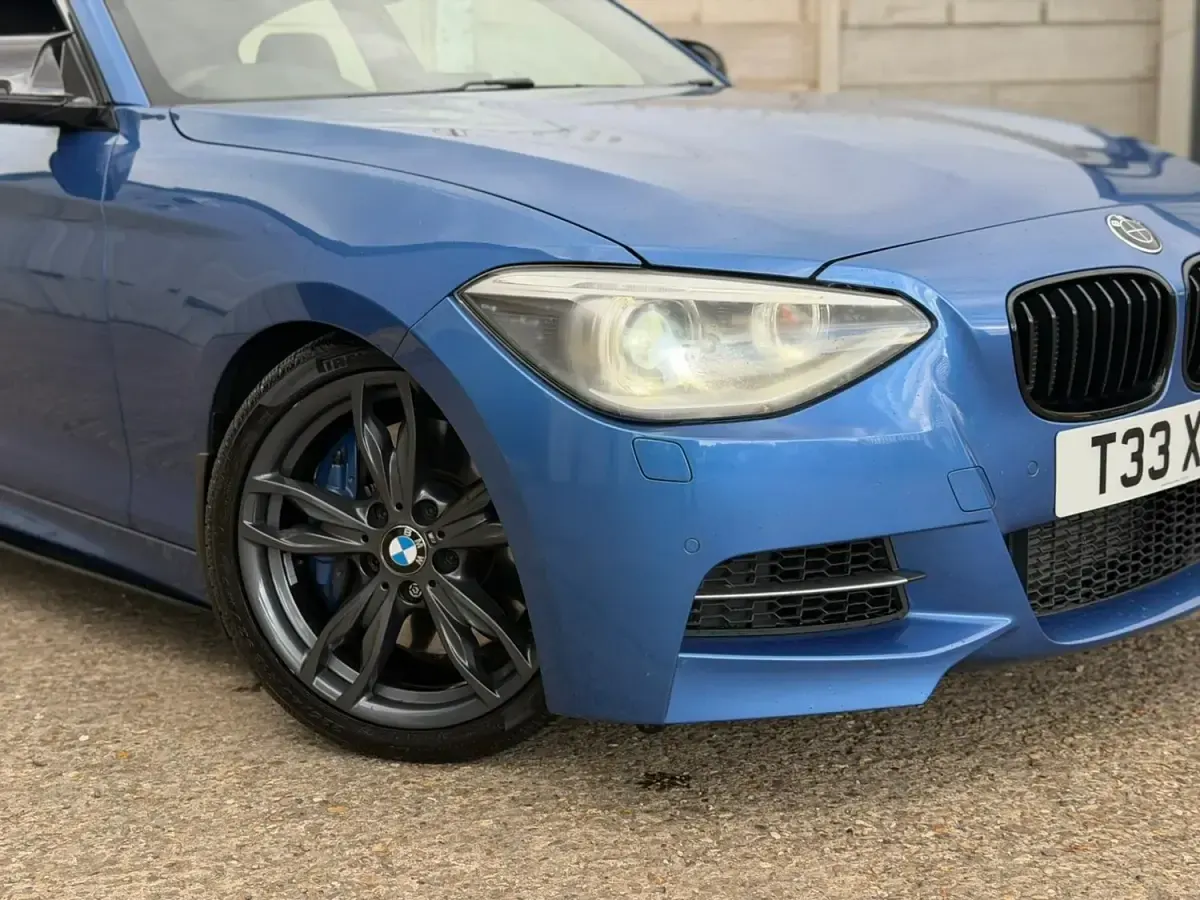 Usado BMW M135 M Performance 321 CV (236 kW) 2015 Azul Utilitario