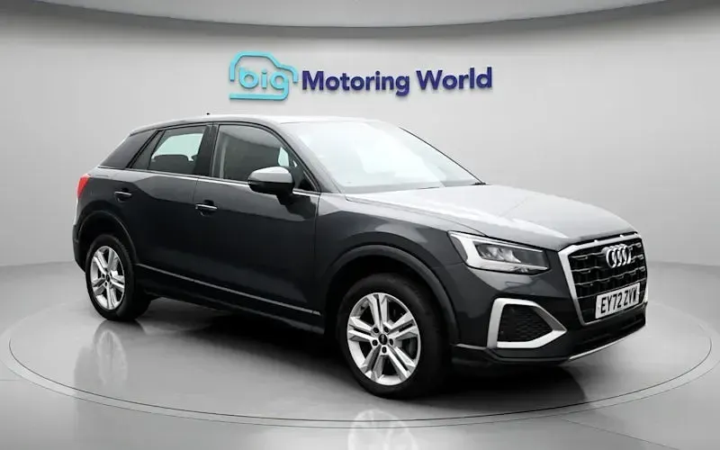 Begagnad Audi Q2 Sport 110 HK (80 kW) 2023 Grå SUV