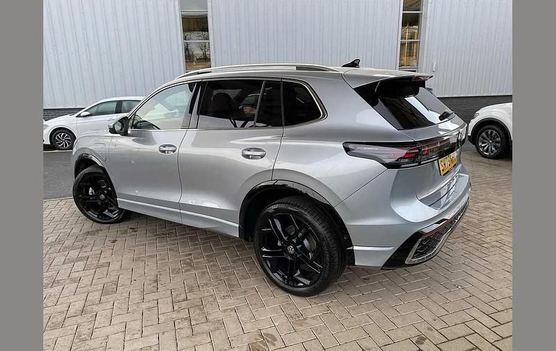 Used VW Tiguan R-line 204 HP (150 kW) 2025 Silver SUV