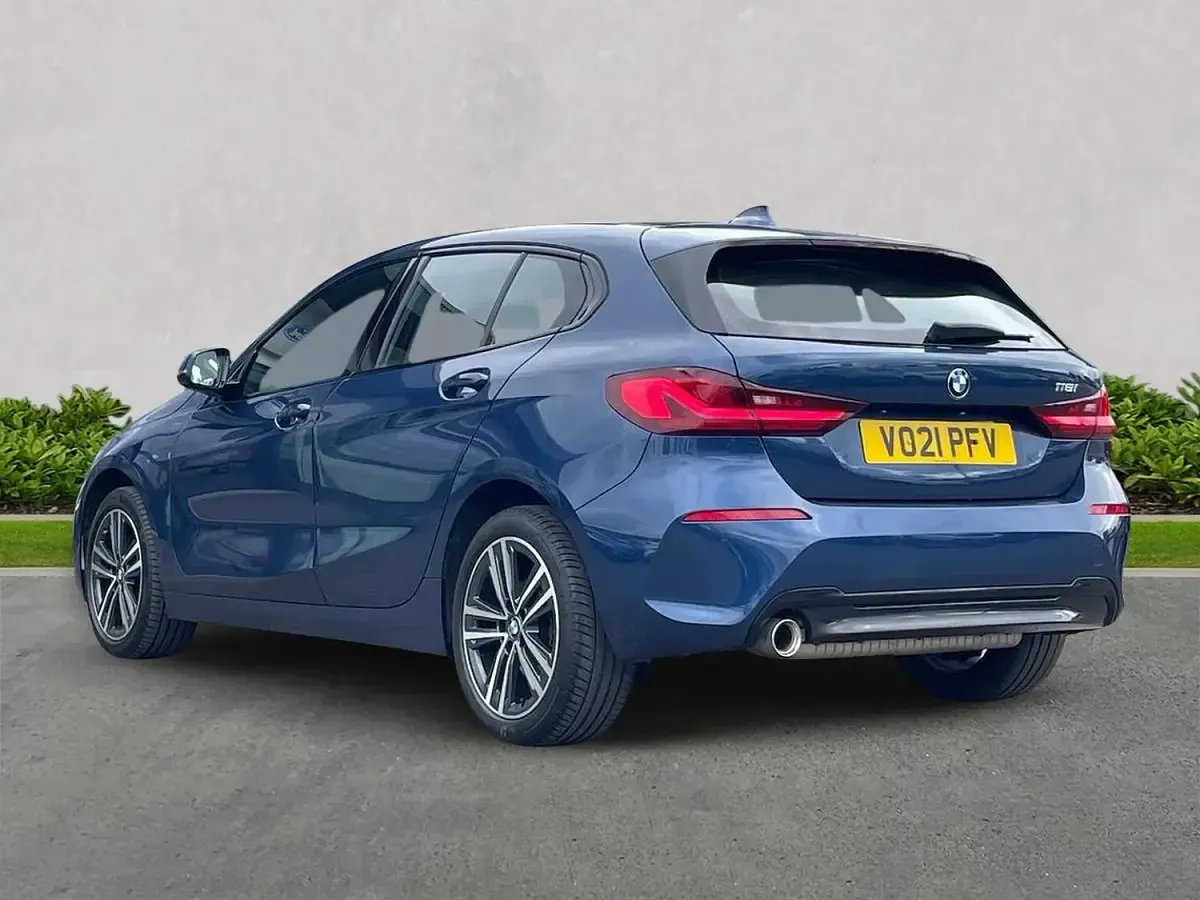 Used BMW 118 Sport Line 136 HP (100 kW) 2021 Blue Hatchback