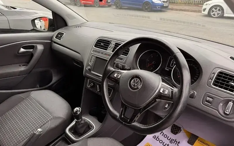 Used VW Polo SE 90 HP (66 kW) 2015 Black Hatchback