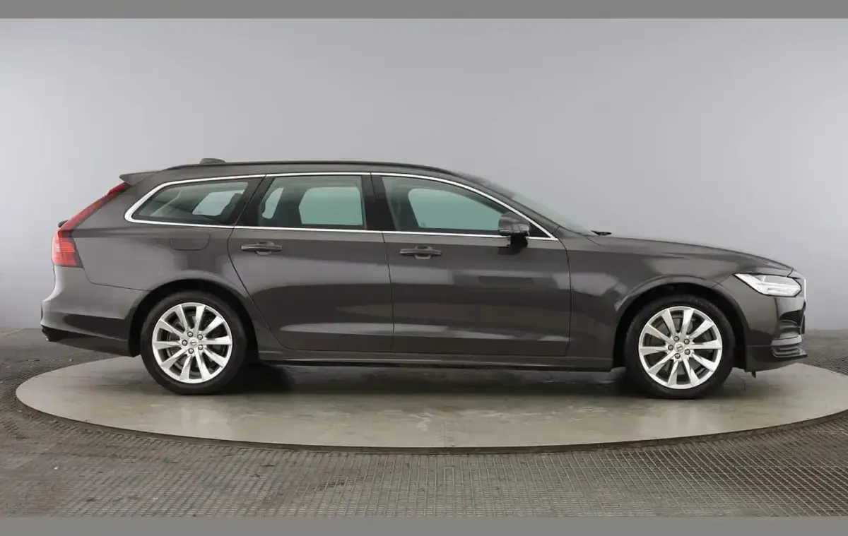 Used Volvo V90 Momentum 194 HP (142 kW) 2022 Grey Estate