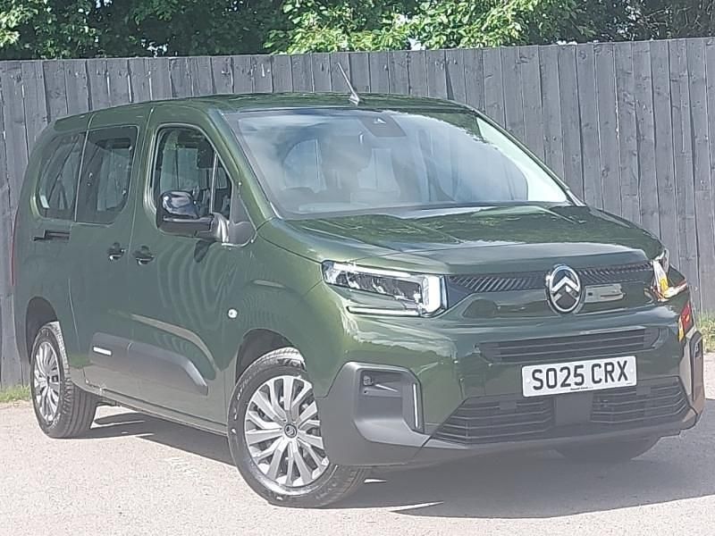 Metallic sirkka green New 2025 Citroën Berlingo MPV | £25,498 (Fair price) - Image 1/4