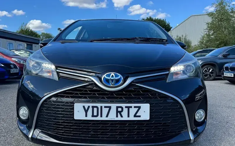 Used Toyota Yaris Design 101 HP (74 kW) 2016 Black Hatchback