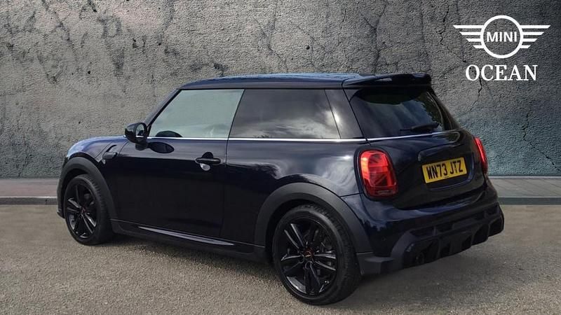 Usado Mini Cooper Hatch 134 CV (98 kW) 2023 Negro Utilitario