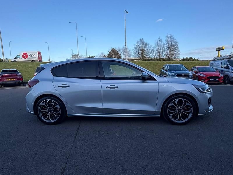 Gebraucht Ford Focus ST-Line X 2023 Silber Kleinwagen
