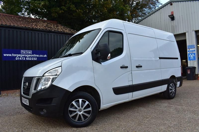 White Used 2018 Nissan NV400 SE Van | £7,995 (Good price) - Image 1/4
