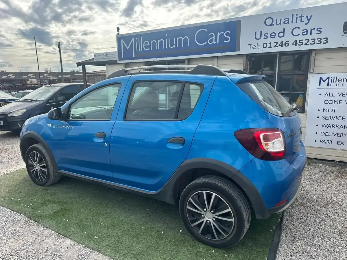Used Dacia Sandero Lauréate 2014 Blue Hatchback