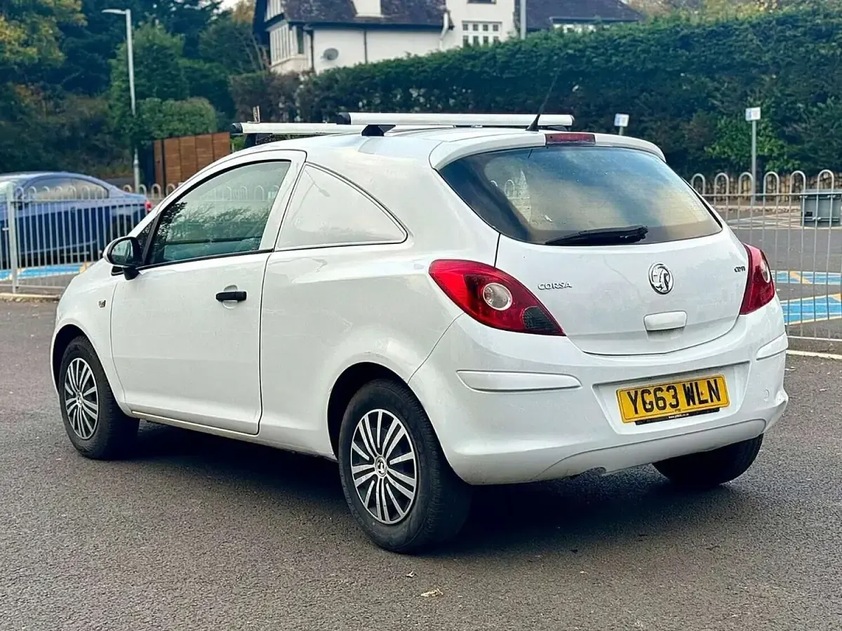Used Vauxhall Corsa 2013 White Hatchback