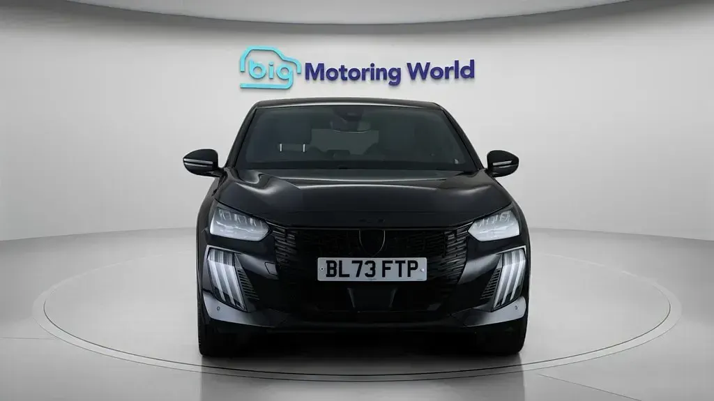 Second-hand Peugeot 208 GT 100 CP (73 kW) 2024 Negru Hatchback