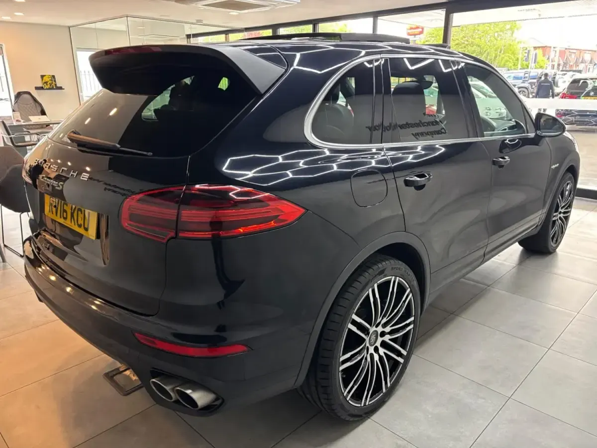 Używany Porsche Cayenne S E-Hybrid 2016 Czarny SUV