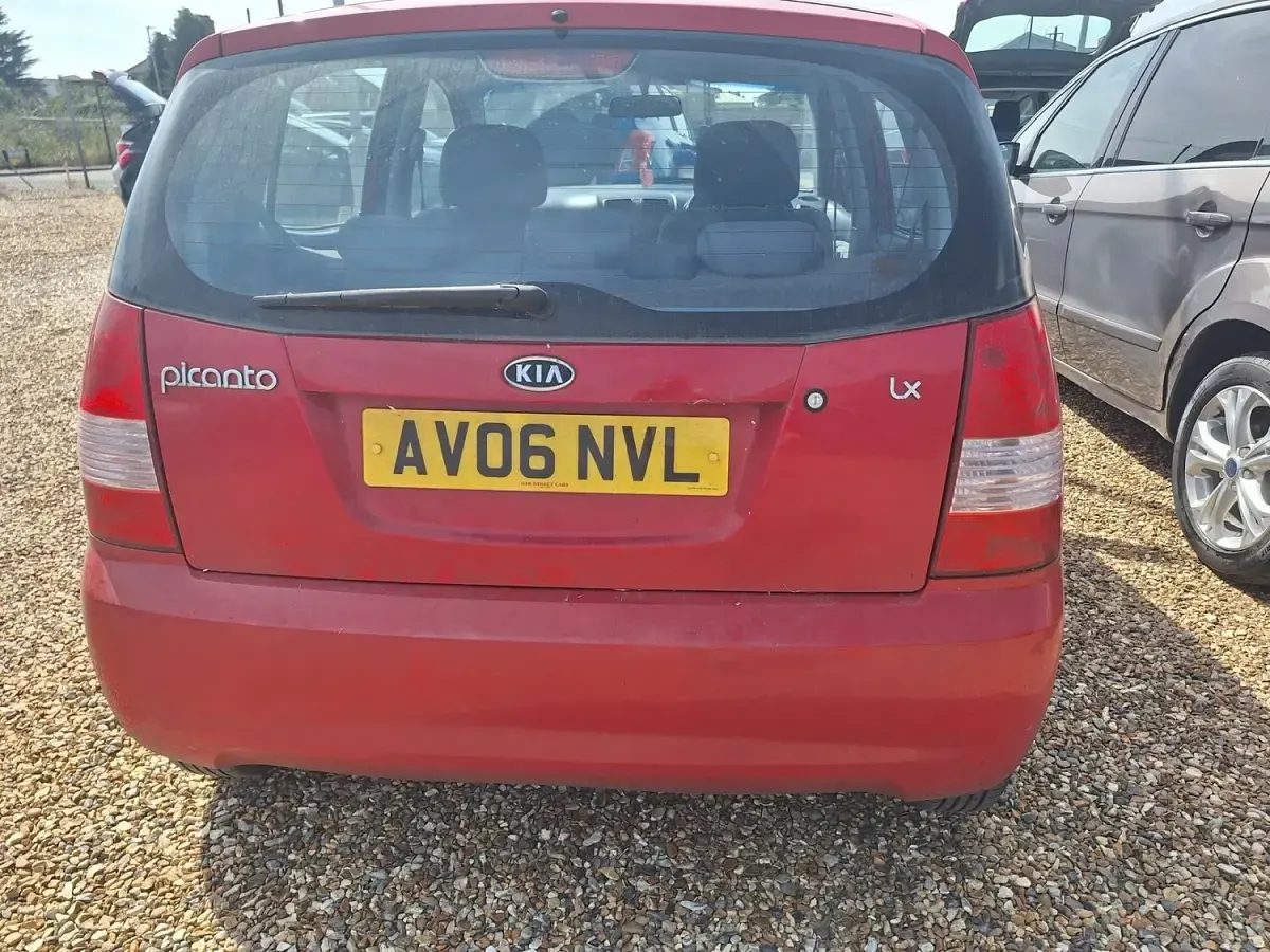Used Kia Picanto LX 64 HP (47 kW) 2006 Red Hatchback