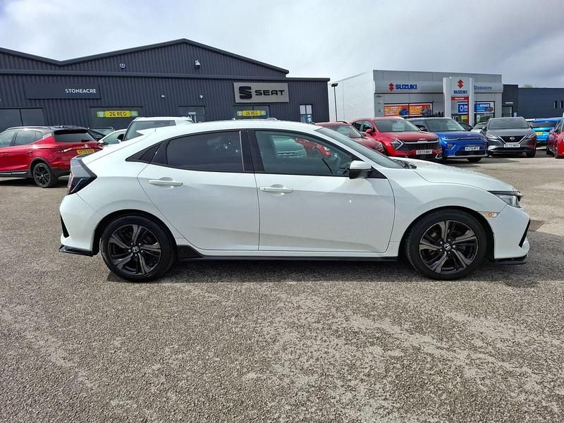 Begagnad Honda Civic Sport 182 HK (133 kW) 2019 Vit Halvkombi