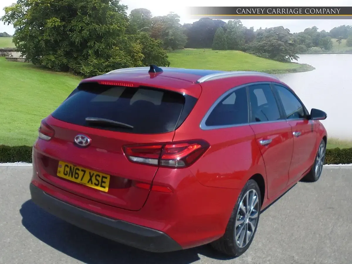 Used Hyundai i30 Premium SE 140 HP (102 kW) 2017 Red Estate