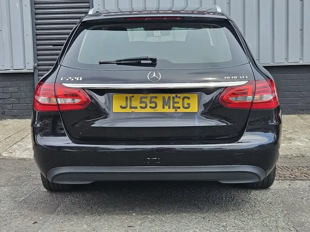 Used Mercedes C220 Executive 170 HP (125 kW) 2015 Black Estate
