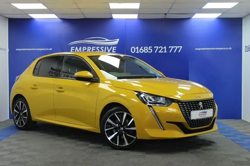 Second-hand Peugeot 208 Allure 100 CP (73 kW) 2020 Galben Hatchback