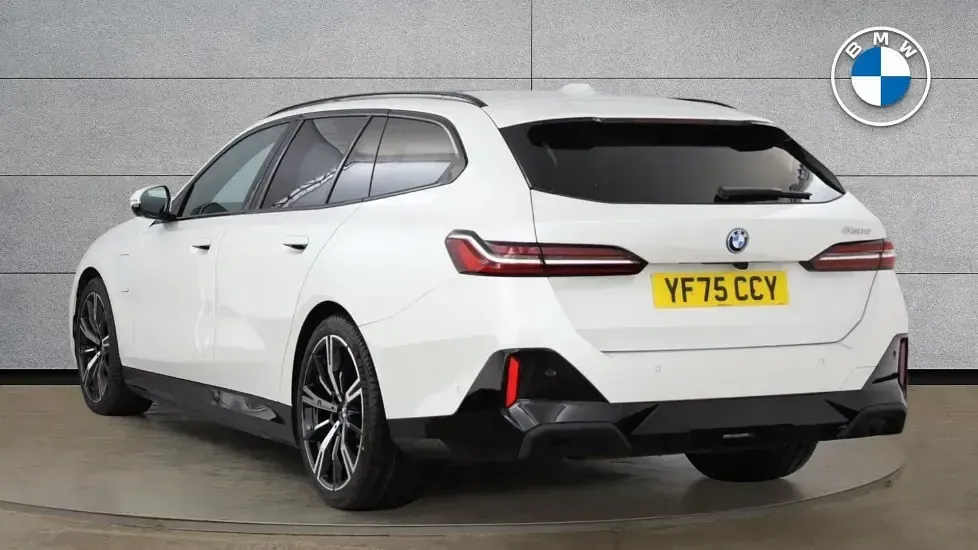 Used BMW 530e M Sport 295 HP (216 kW) 2025 White Estate