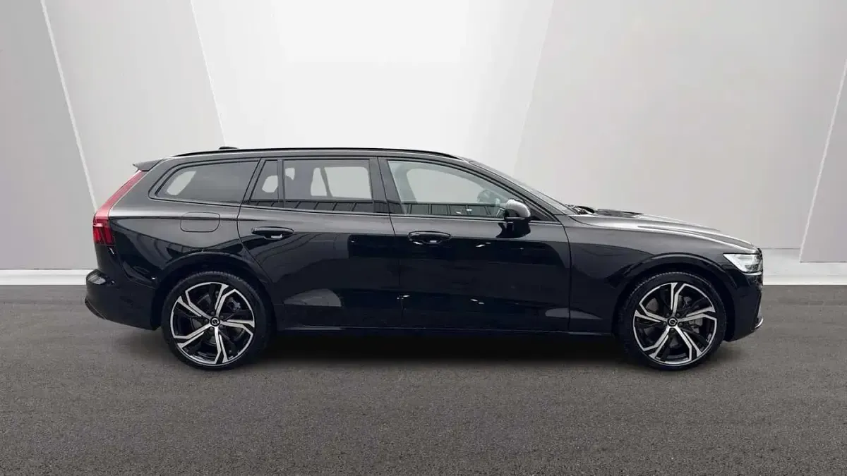 Used Volvo V60 Ultra 449 HP (330 kW) 2026 Black Estate