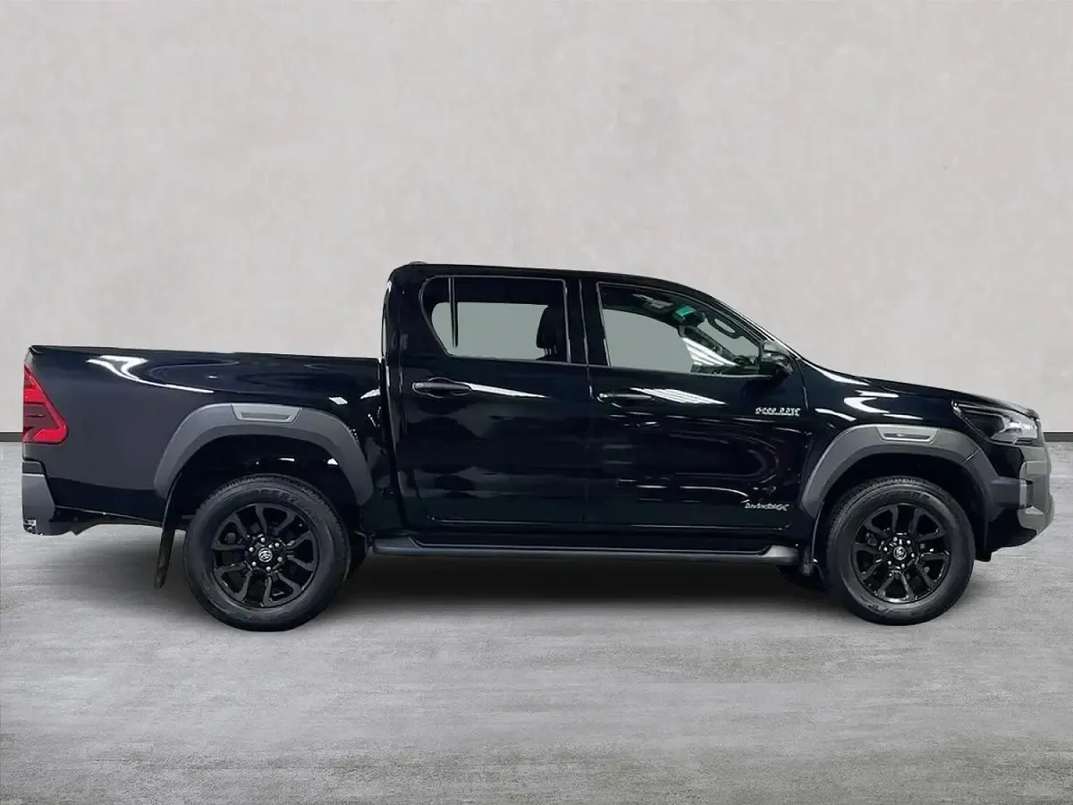 Begagnad Toyota HiLux 204 HK (150 kW) 2025 Svart Pickup