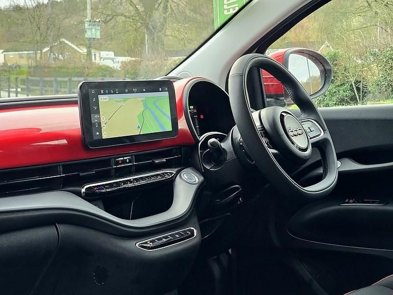 Used Fiat 500e Red 86 kW (118 HP) 2022 White Hatchback