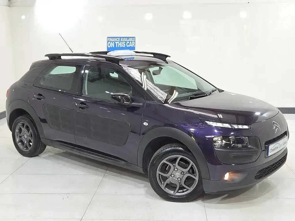Used Citroën C4 Cactus Feel 100 HP (73 kW) 2017 Mauve/purple Hatchback