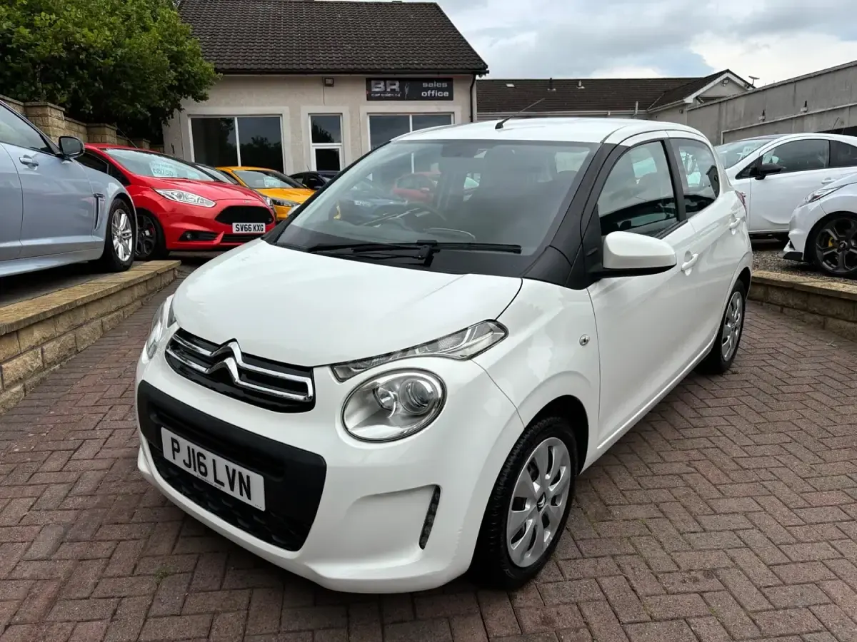Used Citroën C1 Feel 68 HP (50 kW) 2016 White Hatchback