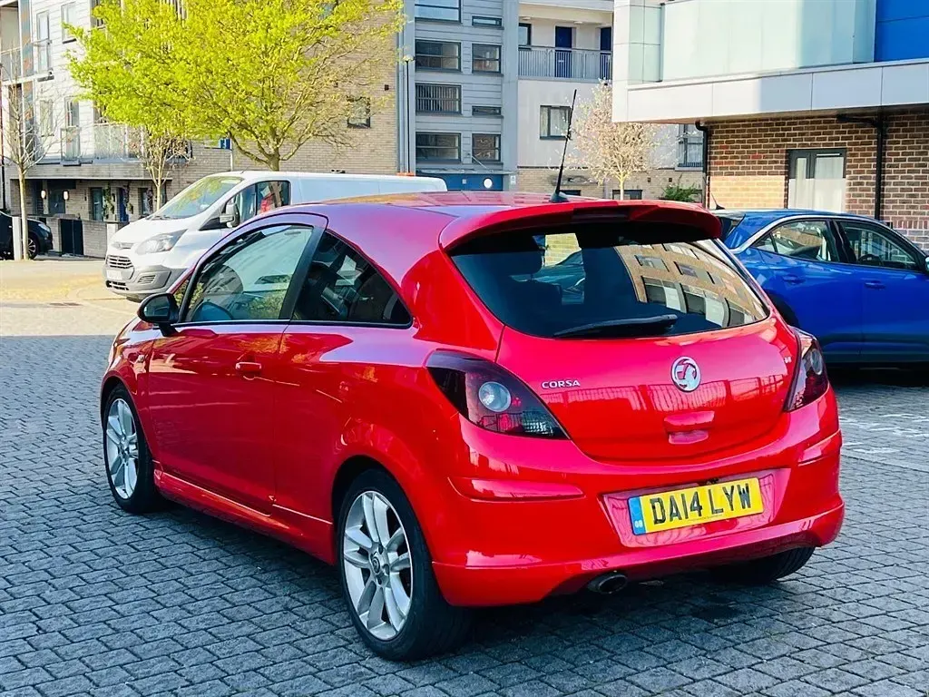 Second-hand Vauxhall Corsa SRi 100 CP (73 kW) 2014 Roșu Hatchback