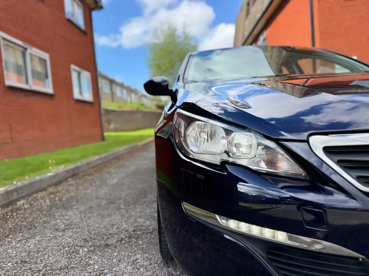 Used Peugeot 308 Active 120 HP (88 kW) 2016 Blue Hatchback