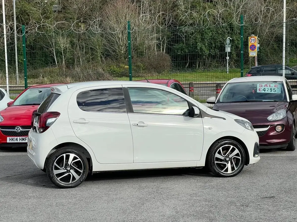 Used Peugeot 108 Allure 82 HP (60 kW) 2014 White Hatchback