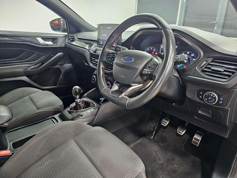 Used Ford Focus ST-Line 125 HP (91 kW) 2020 Silver Hatchback