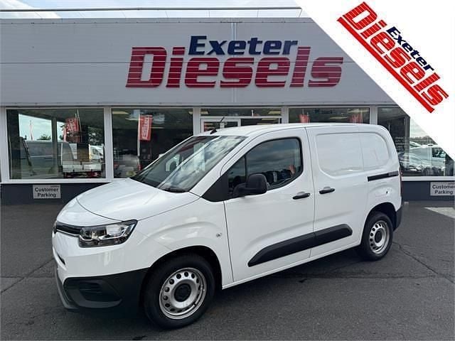 White Used 2022 Toyota Proace Active Van | £9,989 (Good price) - Image 1/4