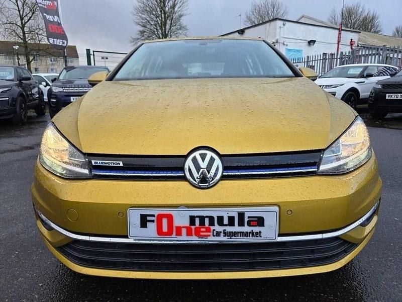 Used VW Golf VII SE 130 HP (95 kW) 2019 Yellow Hatchback