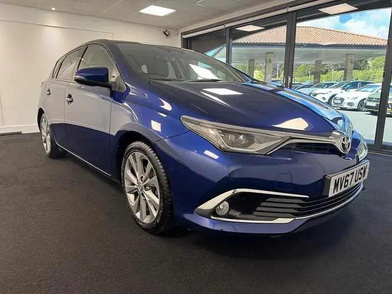 Used Toyota Auris 116 HP (85 kW) 2017 Blue Hatchback