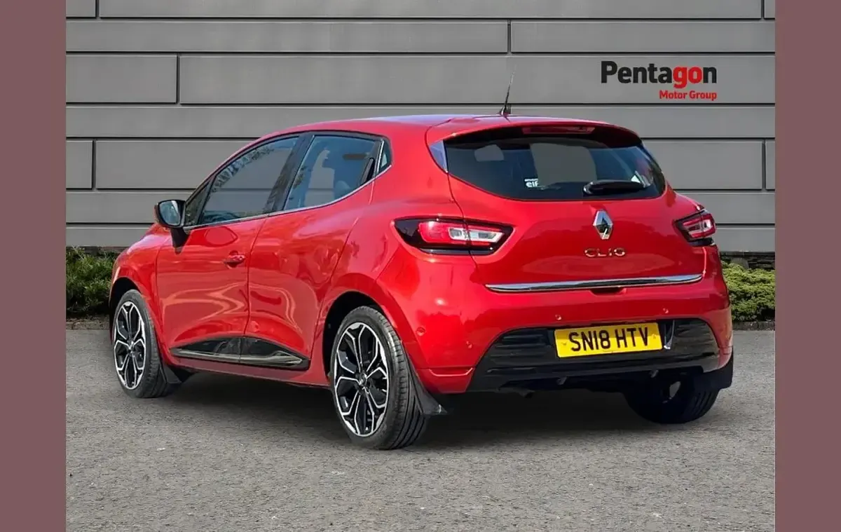 Used Renault Clio Signature 88 HP (64 kW) 2018 Red Hatchback