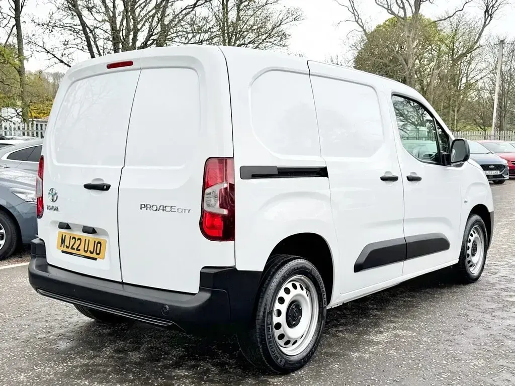 Used Toyota Proace Active 100 HP (73 kW) 2022 White MPV