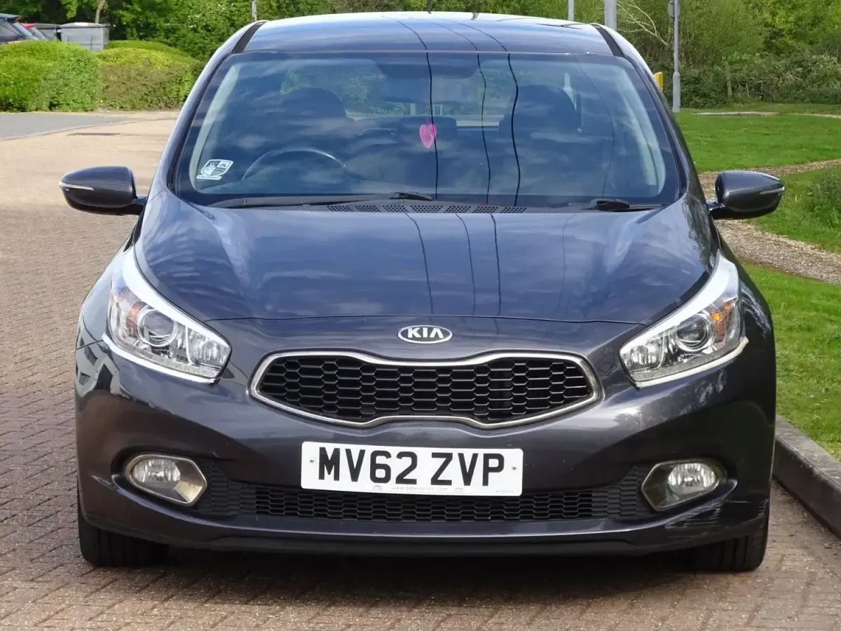 Usado Kia Ceed 2012 Prateado Citadino