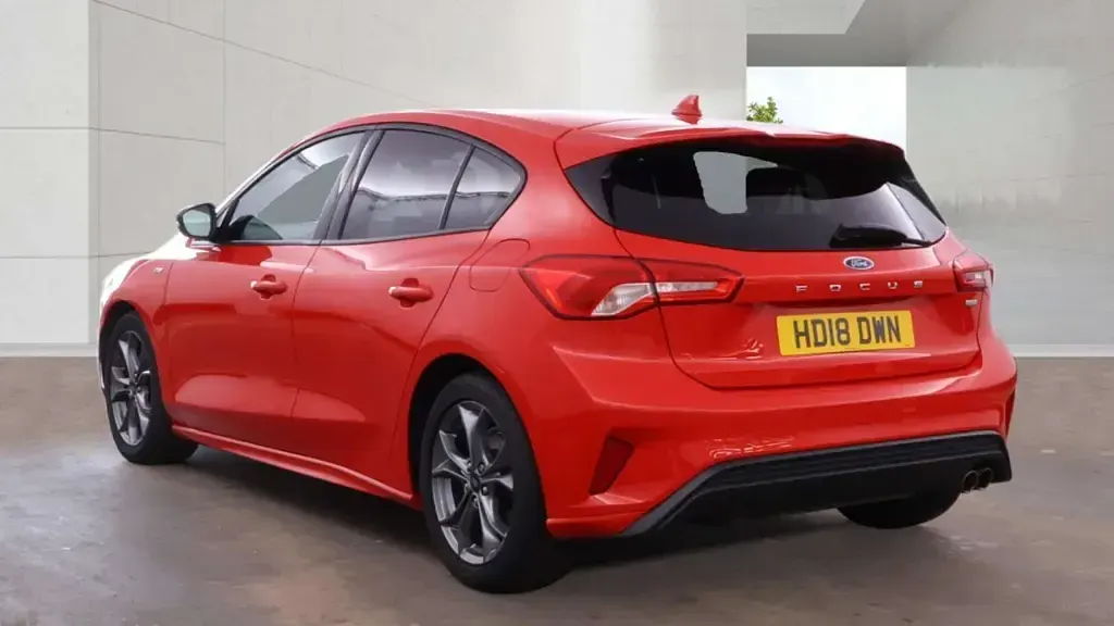 Used Ford Focus ST-Line 350 HP (257 kW) 2018 Red Hatchback