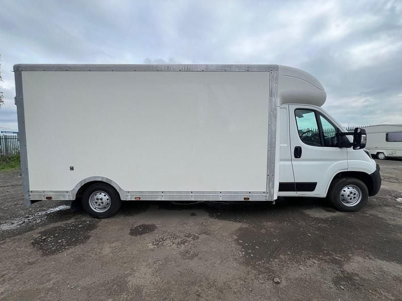 Second-hand Peugeot Boxer 130 CP (95 kW) 2018 Alb Van