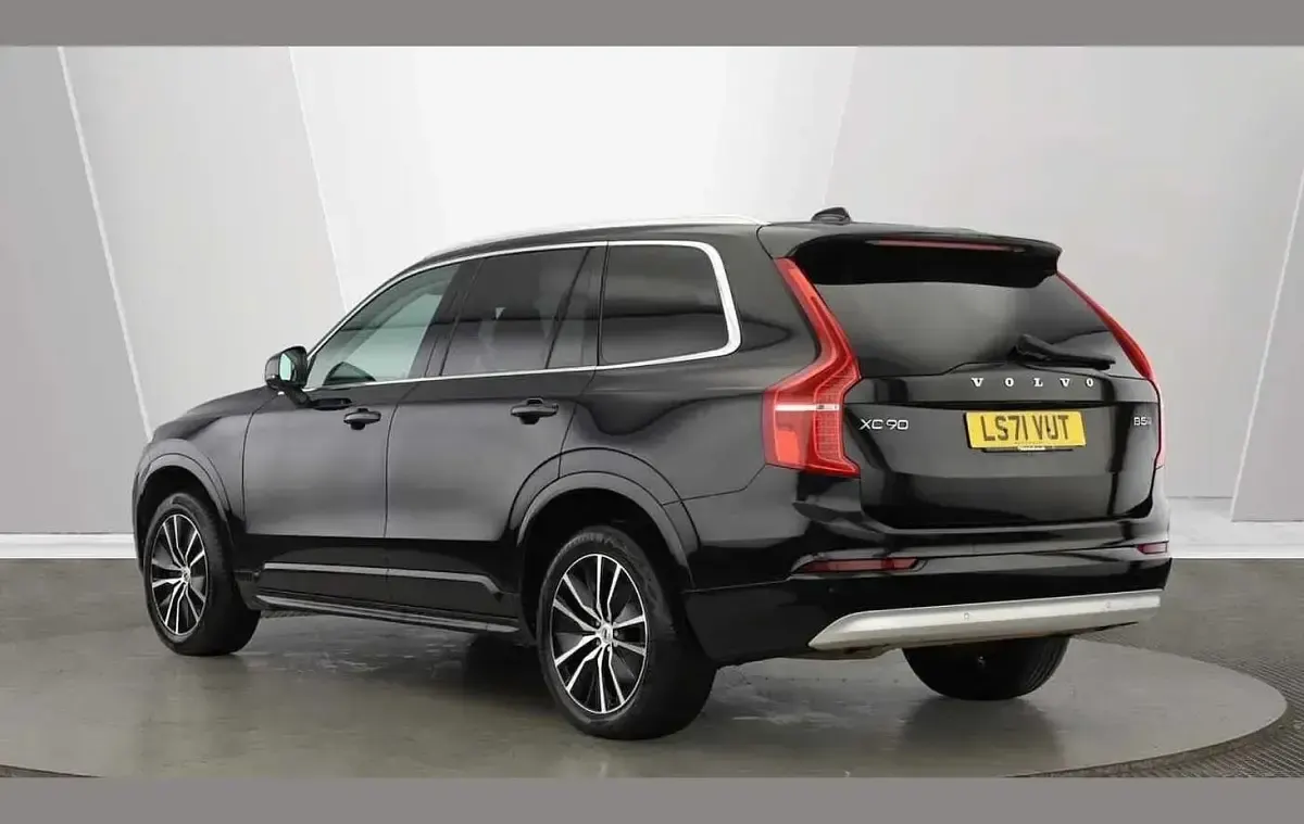 Used Volvo XC90 Momentum 235 HP (172 kW) 2022 Black SUV