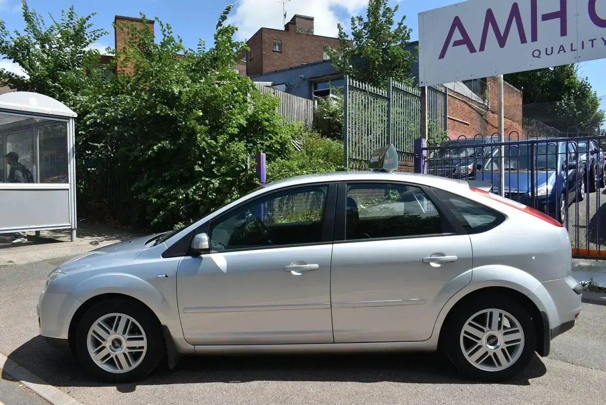 Used Ford Focus Ghia 115 HP (84 kW) 2007 Silver Hatchback