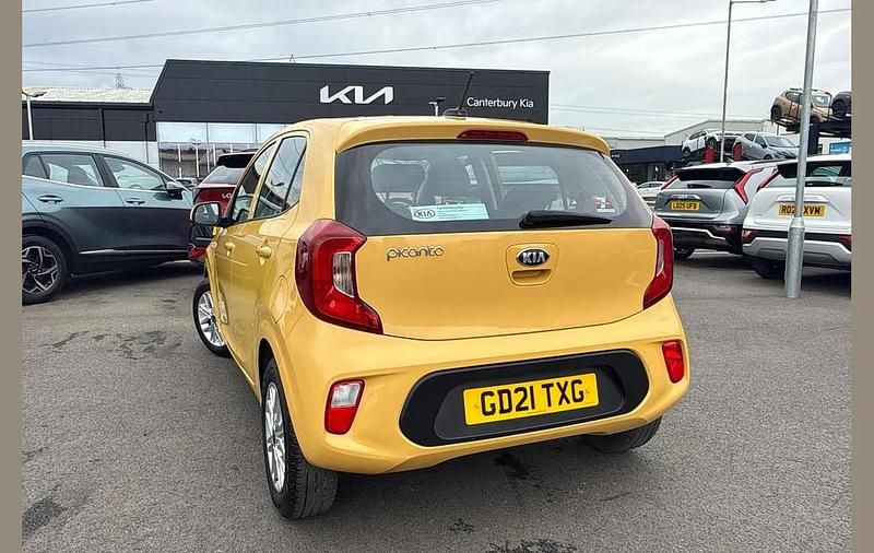 Used Kia Picanto 65 HP (47 kW) 2021 Yellow Hatchback