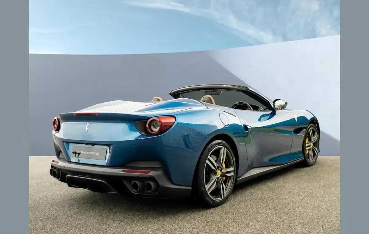 Used Ferrari Portofino 591 HP (434 kW) 2018 Blue Cabriolet