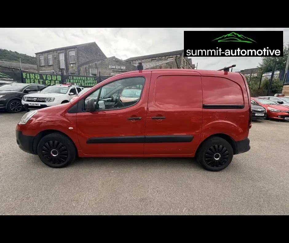 Used Citroën Berlingo 75 HP (55 kW) 2015 Red MPV