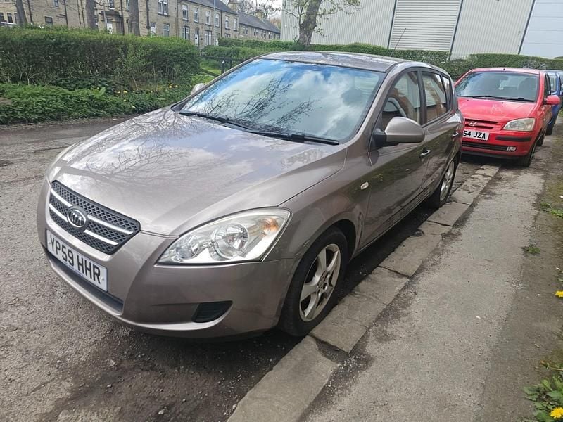 Used Kia Ceed 2009 Bronze Hatchback