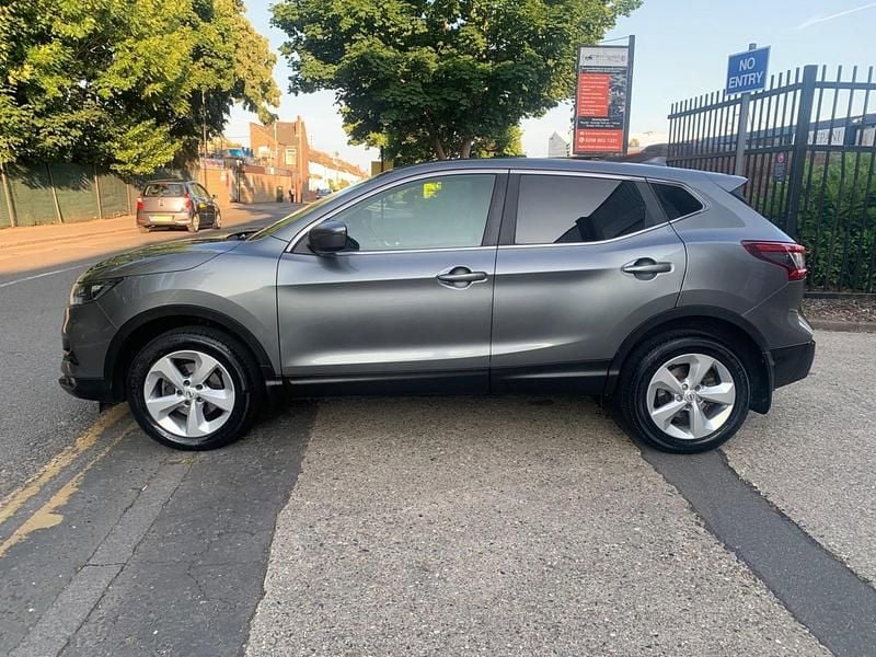 Used Nissan Qashqai Acenta 115 HP (84 kW) 2017 Grey SUV